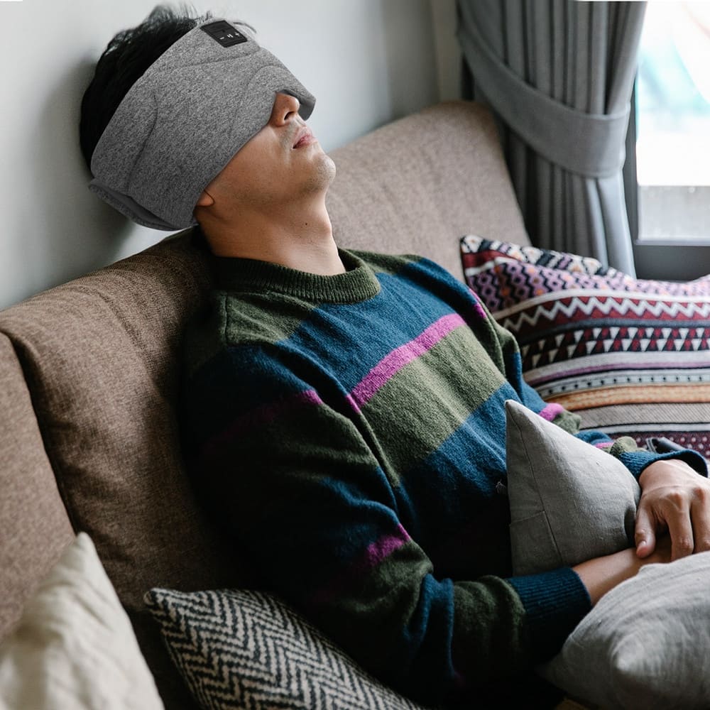 Magamiskõrvaklappidega silmamask müra vastu kvaliteetse une tagamiseks