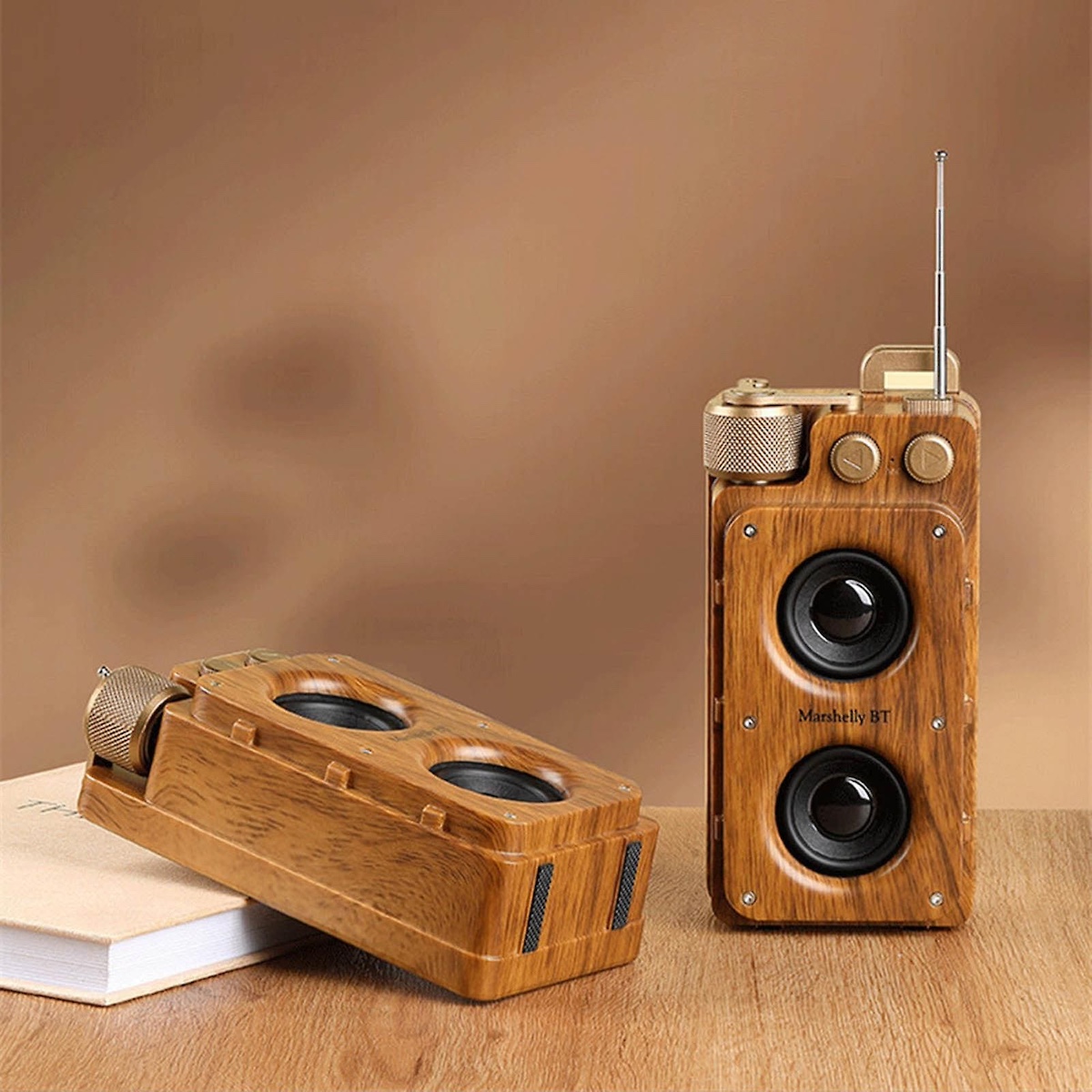 väike kaasaskantav retro vintage puidust raadio